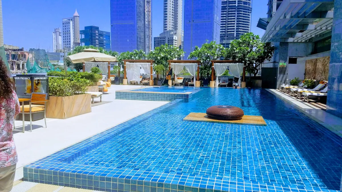 Four Seasons Hotel Mumbai, Mumbai exterior view