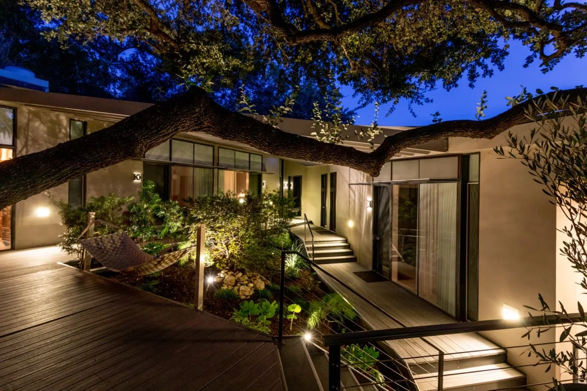 Frame Hotel - Treehouse, Austin exterior view