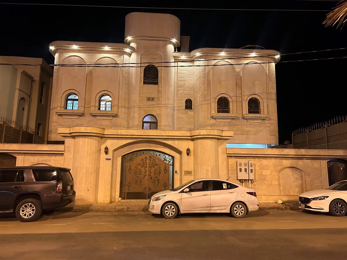 FRIDAY Suites, Alula exterior view