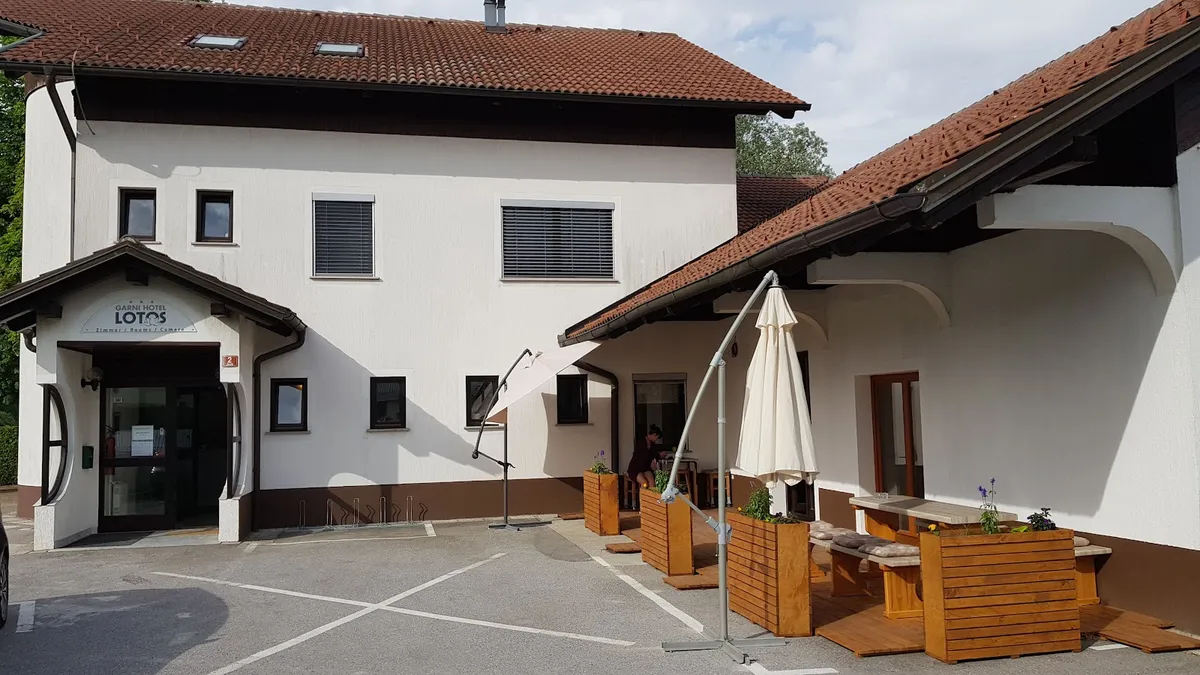 Garni Hotel Lotos, Postojna exterior view