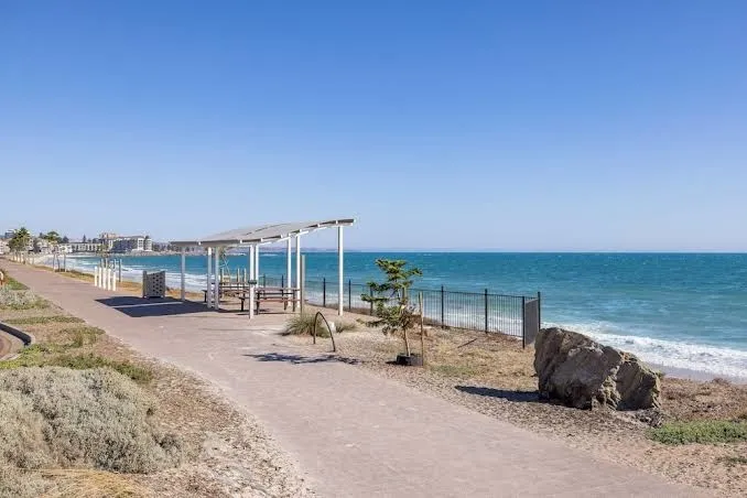 Glenelg Beach House With Private Beachfront Pool, Adelaide exterior view