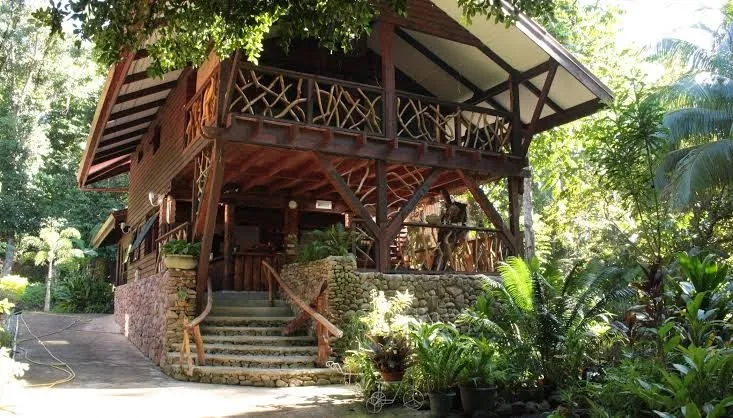 Haere Mai I Te Fare, Moorea exterior view