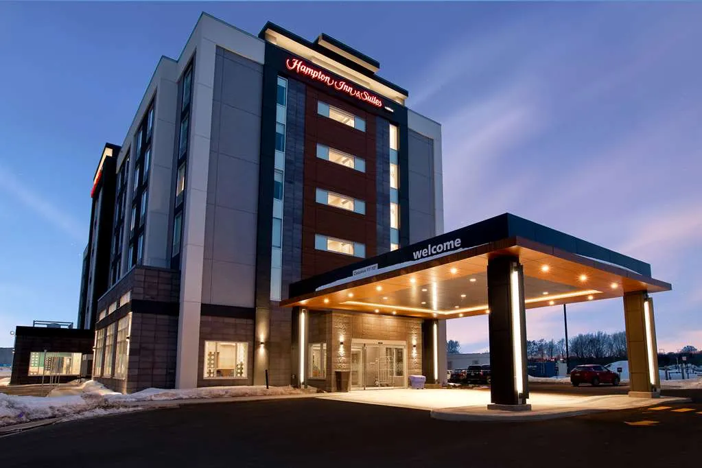 Hampton Inn & Suites Ottawa West, Ottawa exterior view