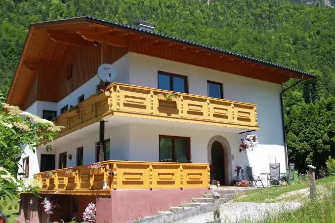 Haus Salzkammergut, Hallstatt exterior view