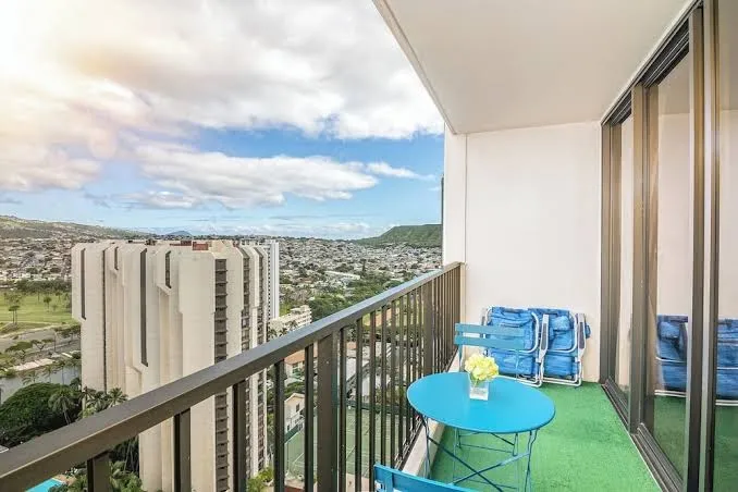 High Floor Mountain View Condo with 2 Beds and Parking, Honolulu exterior view