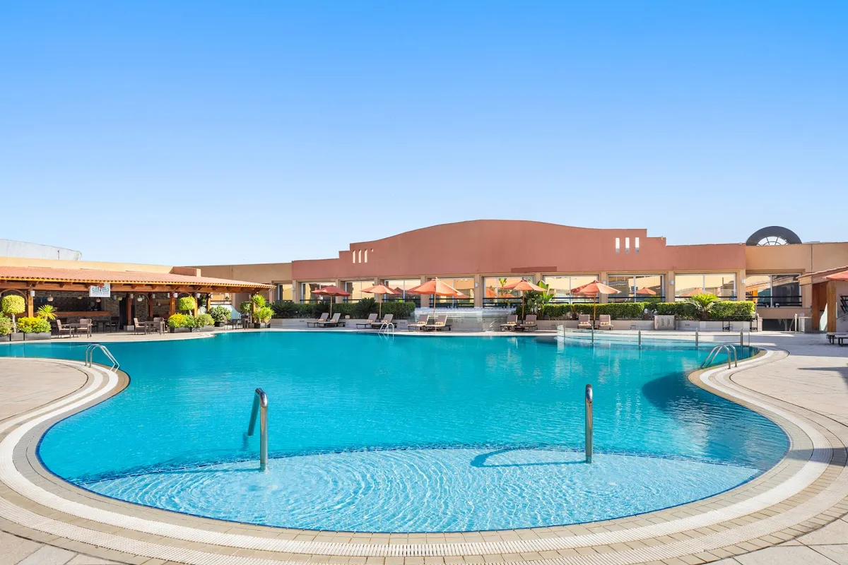 Hilton Alexandria Green Plaza, Alexandria exterior view