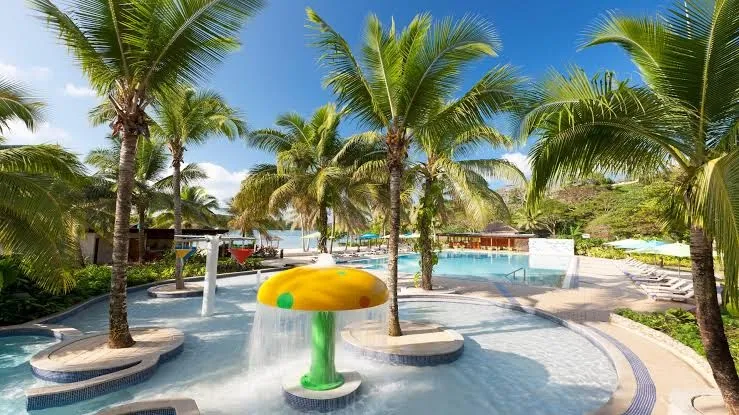 Holiday Inn Resort Vanuatu, Port Vila exterior view