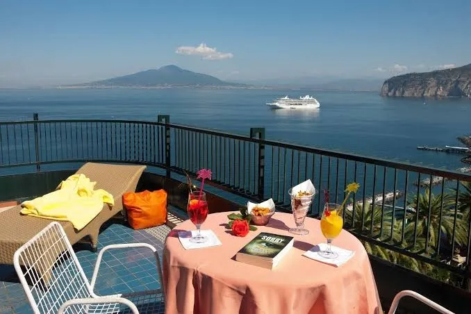 Hotel Continental, Sorrento exterior view