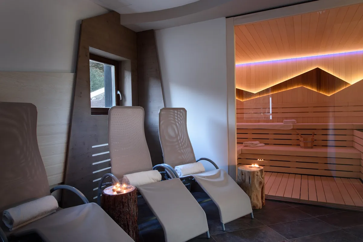 Hotel Garni Roberta, Dolomites exterior view