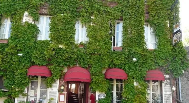 Hôtel Henri IV, Normandy exterior view