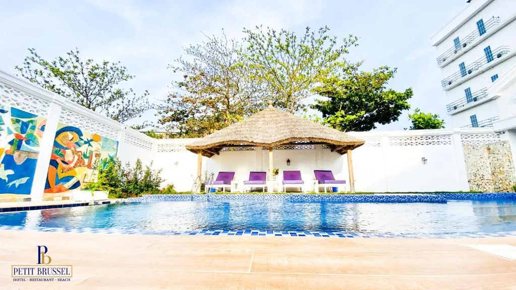 Hôtel Petit Brussel, Lome exterior view