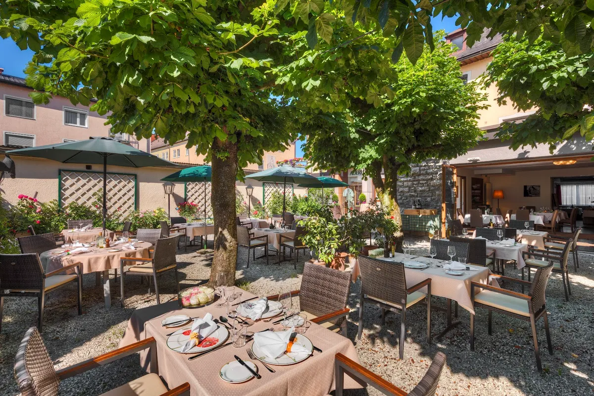 Hotel Restaurant Auerhahn, Salzburg exterior view