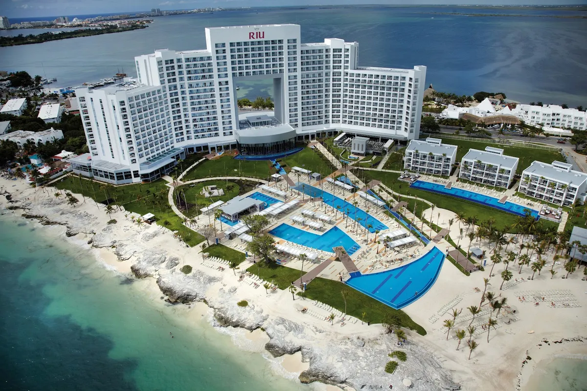 Hotel Riu Palace Peninsula, Cancun exterior view