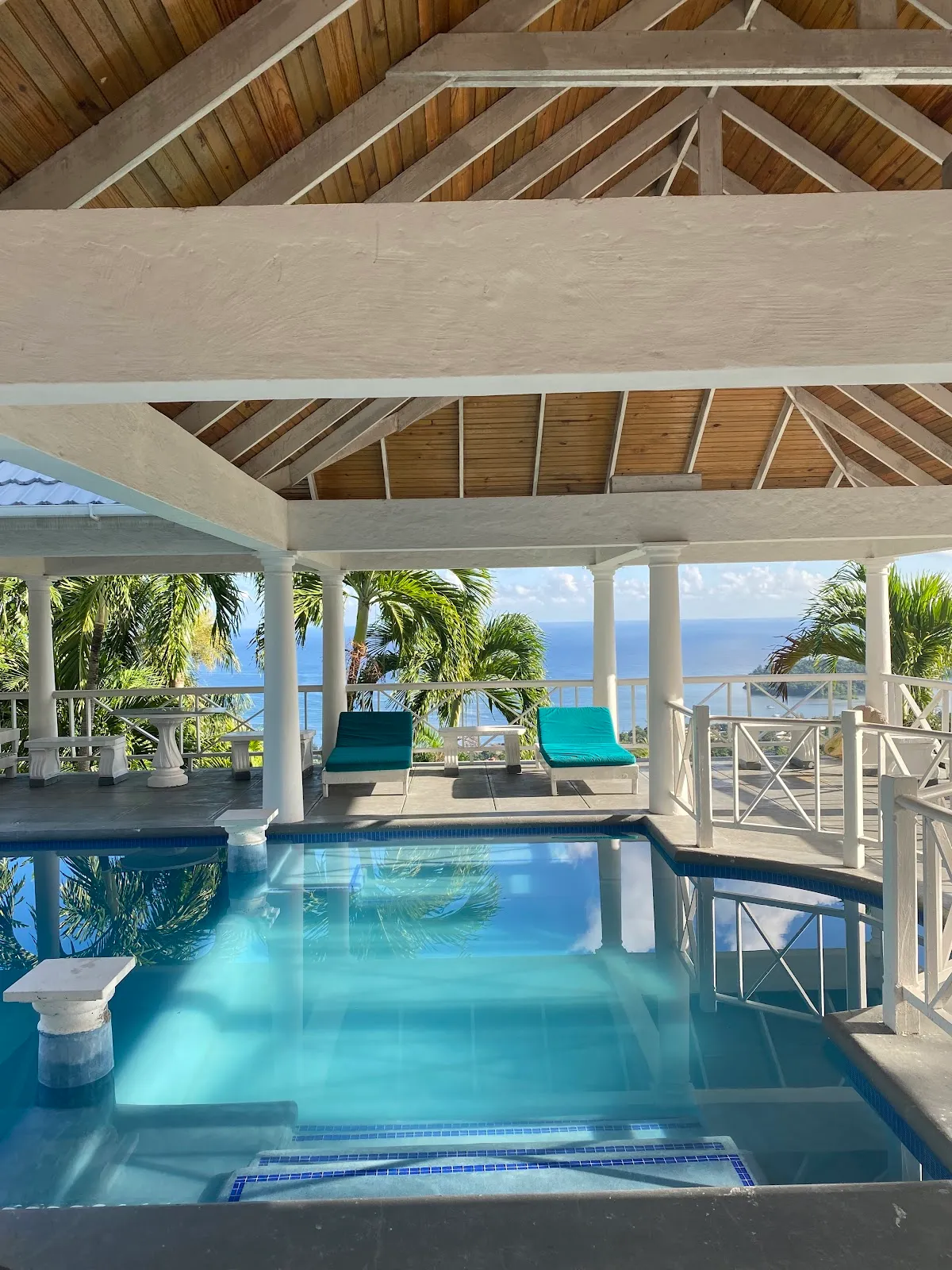 Iya ites Jamaica, Port Antonio exterior view