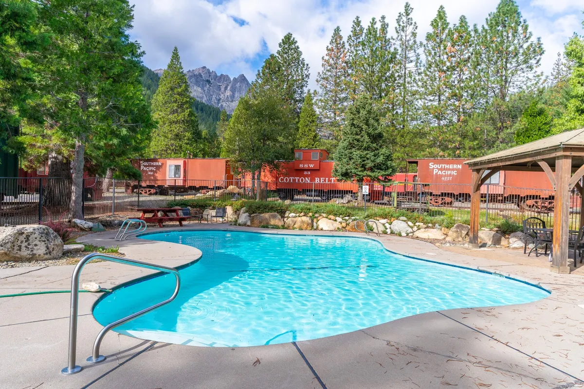 Jubilee Railroad Wilderness Lodge, Lope exterior view