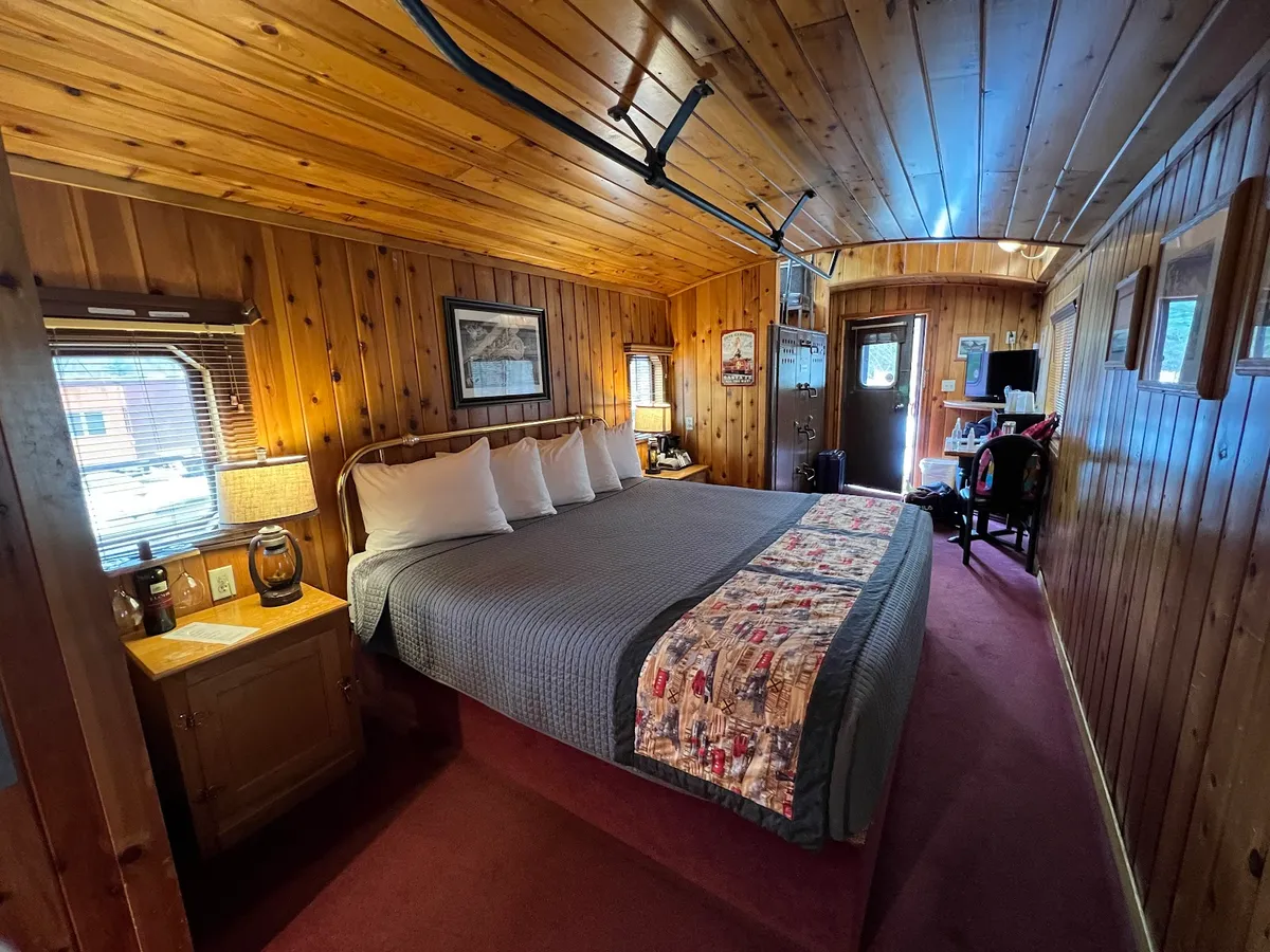 Jubilee Railroad Wilderness Lodge, Stanley exterior view