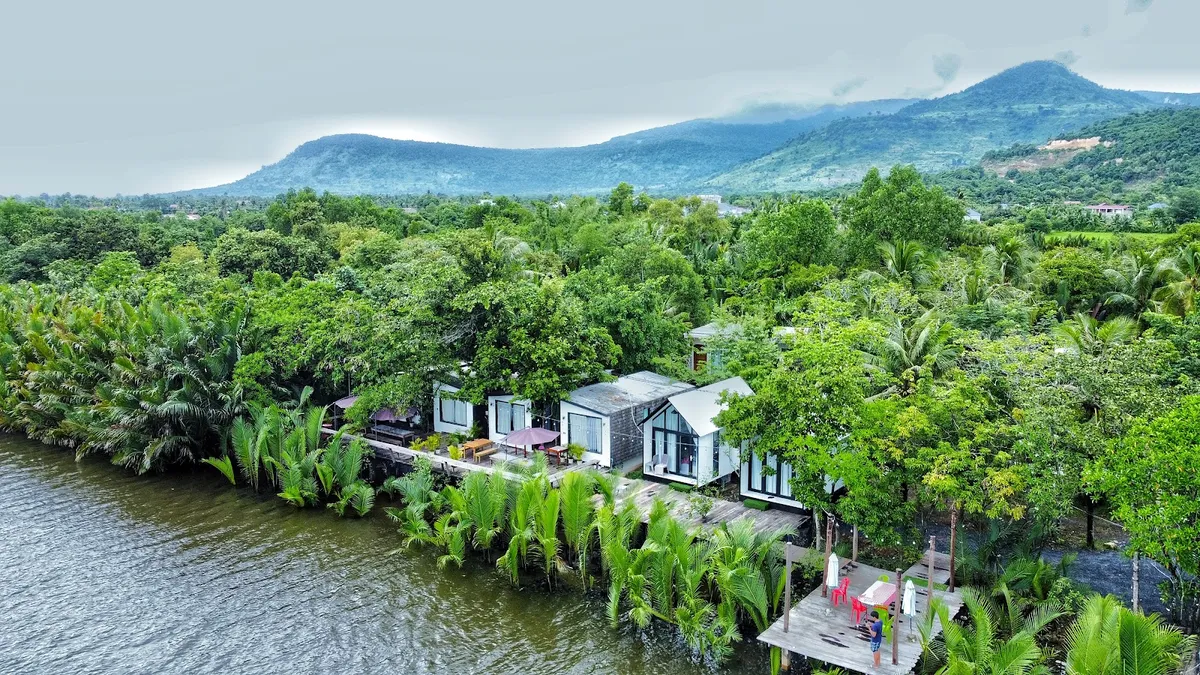 Kampot Riverfront Boutique, Kampot exterior view