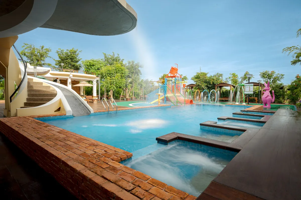 Komsan Kampot Resort, Kampot exterior view