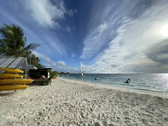 Lagoona Sunset, South Male Atoll exterior view