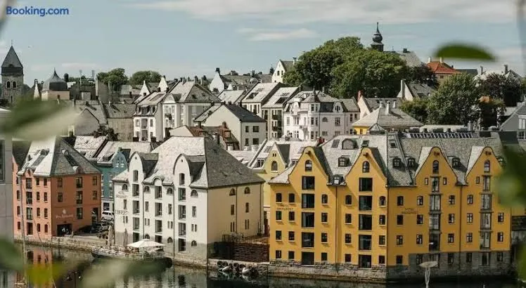 Large city apartment with sea view and parking, Alesund exterior view