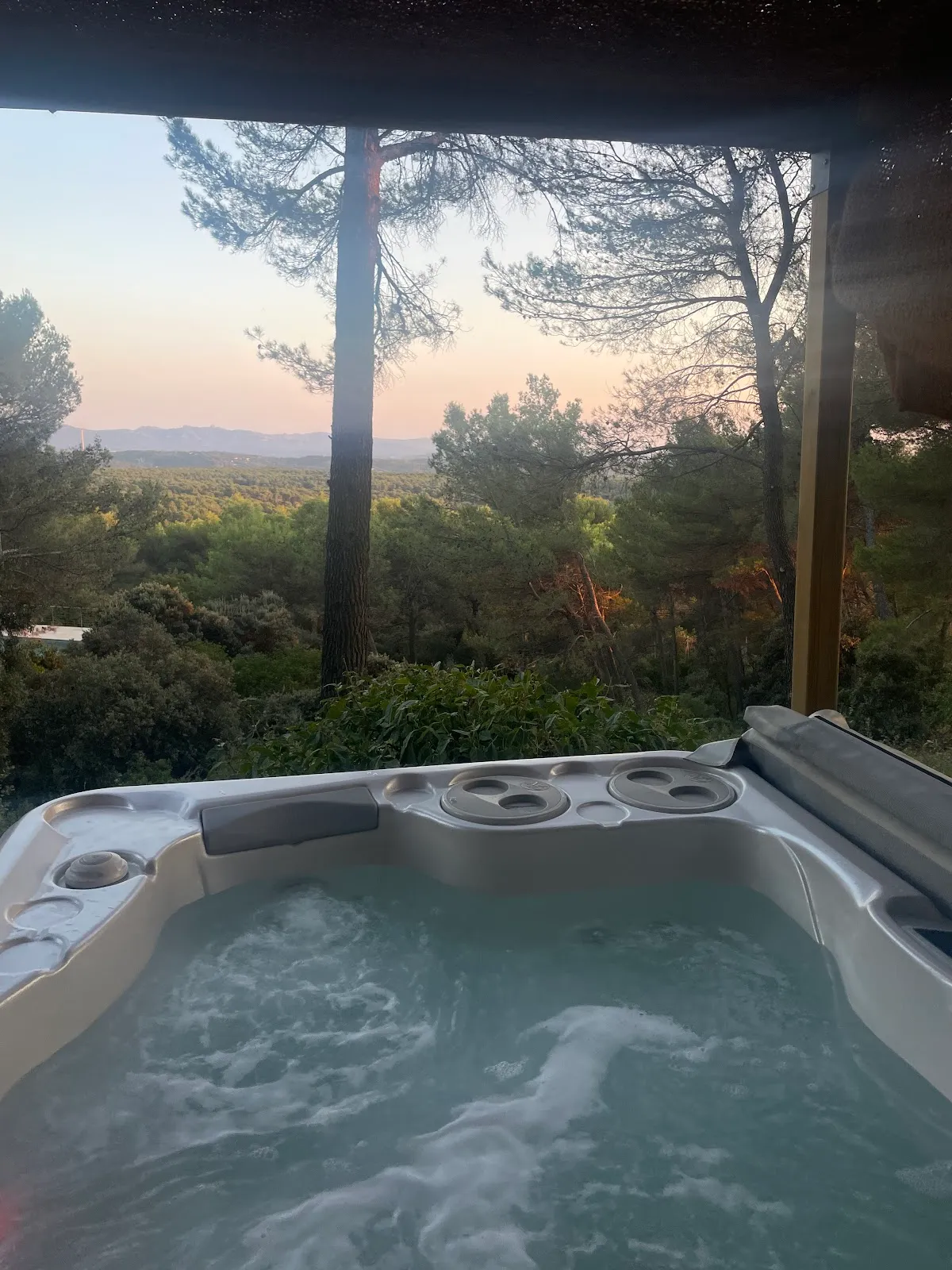 Le chant des pins Lodges & Spas, Aix En Provence exterior view