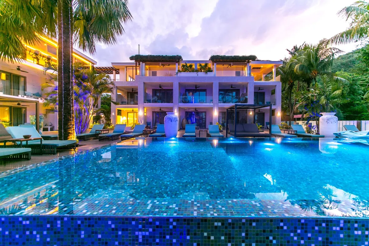 Le Duc De Praslin, Praslin exterior view