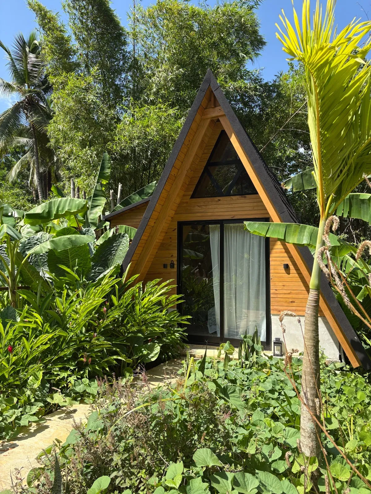 Leisy's Garden, Samana exterior view