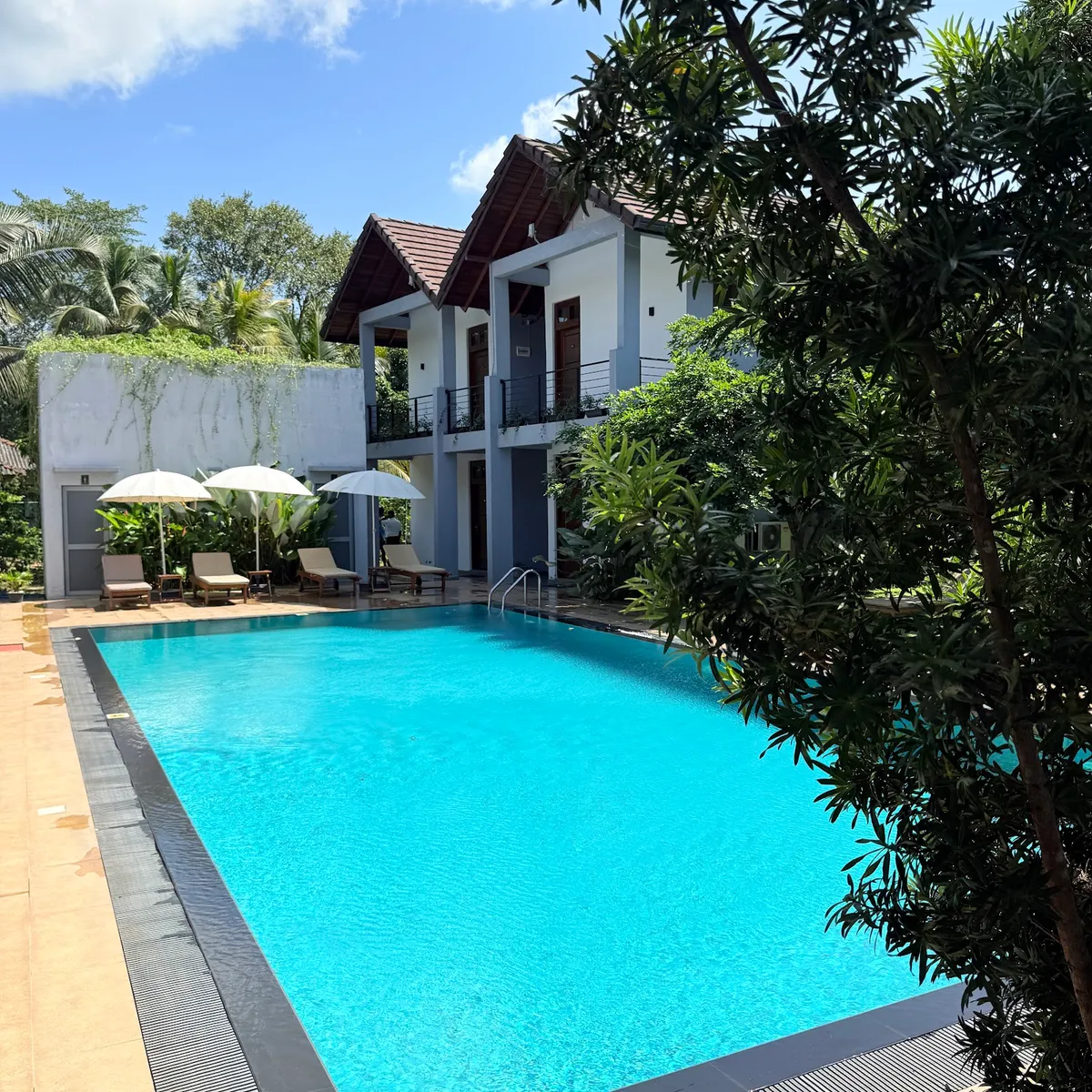 Lion Gate Hotel Sigiriya, Sigiriya exterior view
