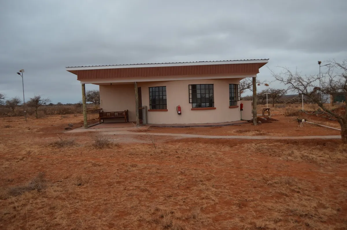 Little Prairie Amboseli, Amboseli exterior view