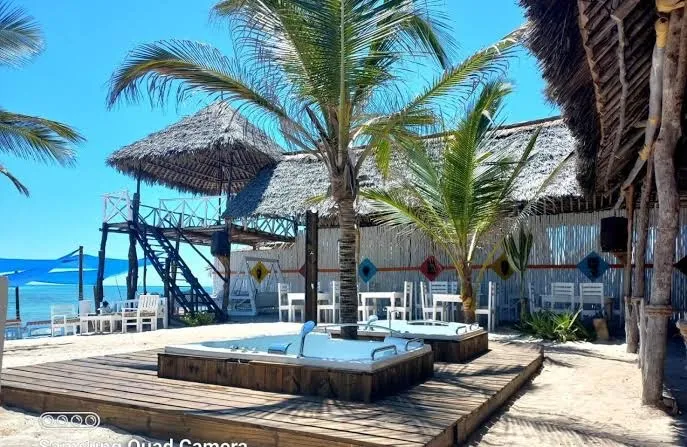 Luwa BeachSuits - King Room with Sea View, Malindi exterior view
