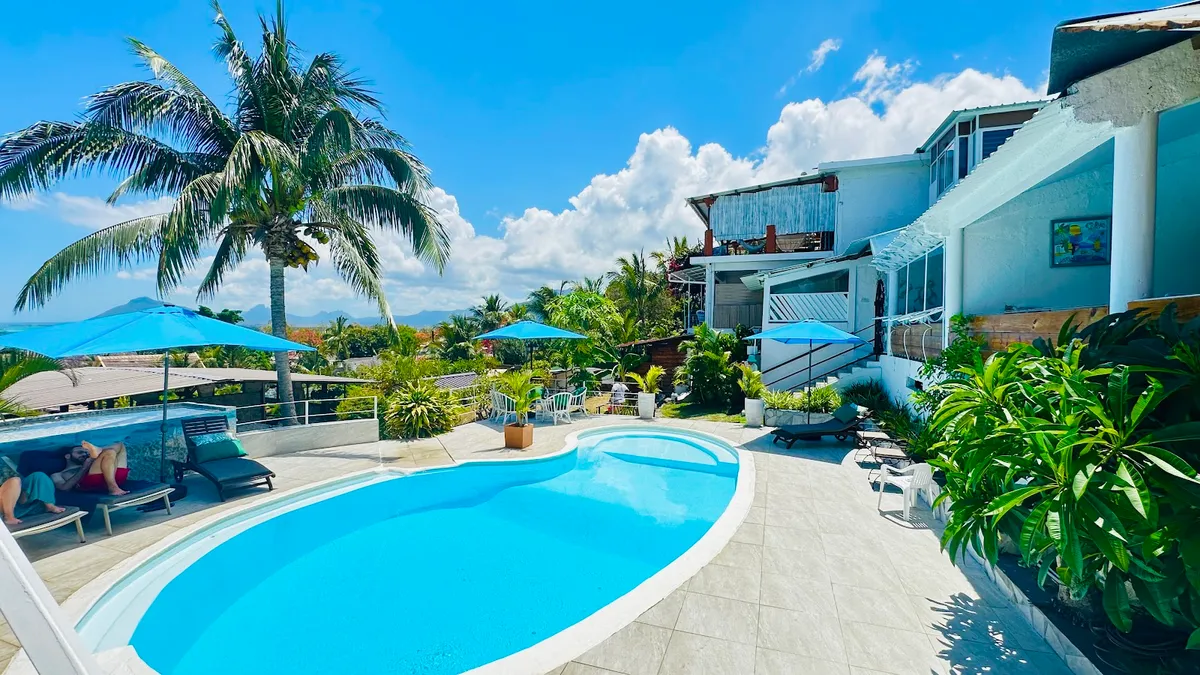 Ma Vie La, Le Morne exterior view