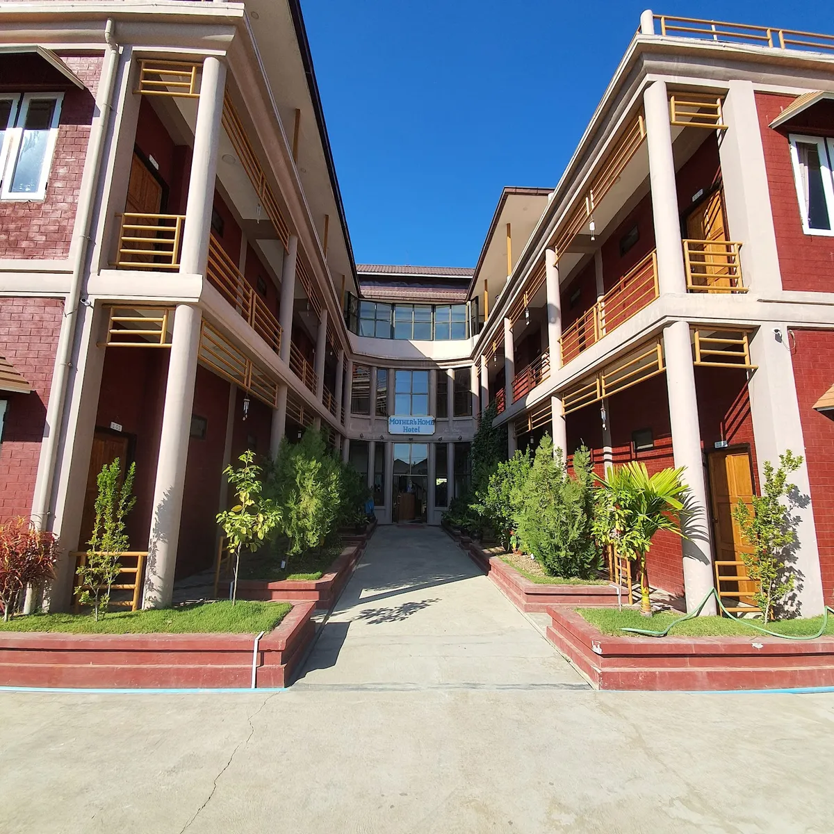 Mother's Home Hotel, Nyaung Shwe exterior view