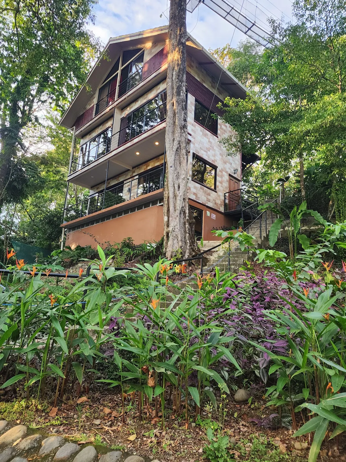 Mountain Top Park Hotel, Manuel Antonio exterior view