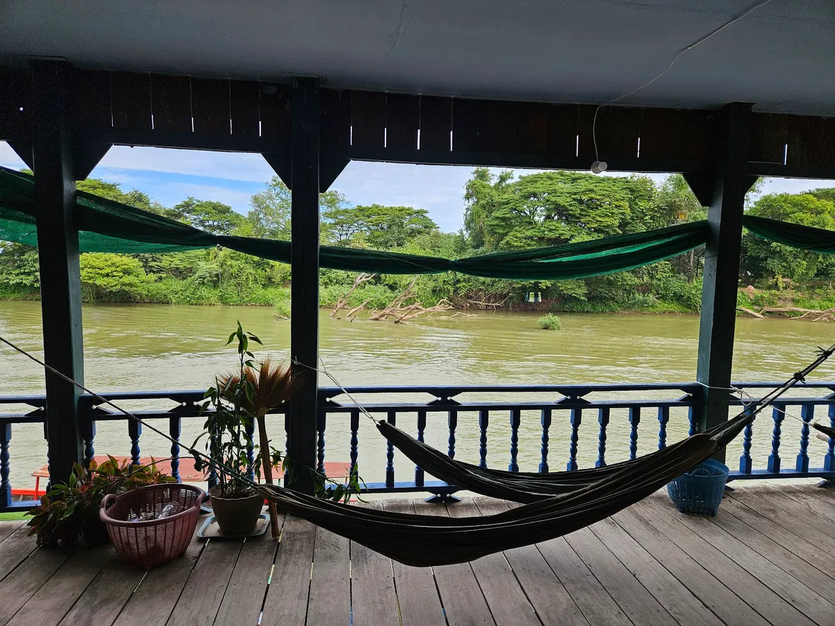 Mr Noi Bungalows, 4000 Islands exterior view