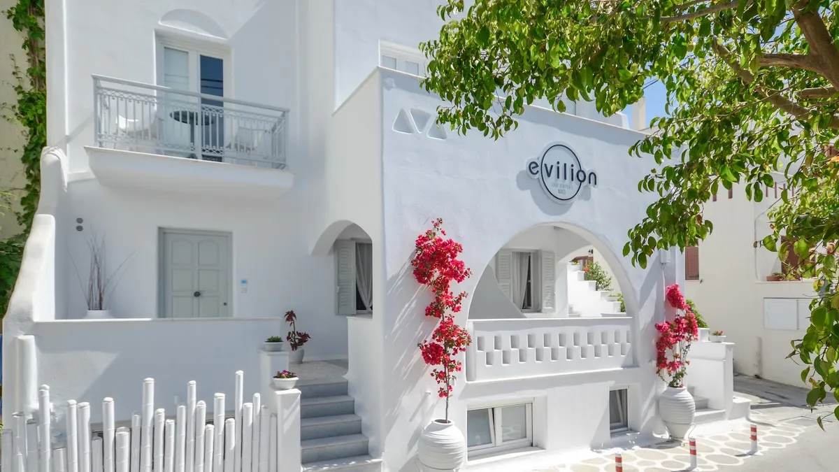 Naxos Evilion, Naxos exterior view