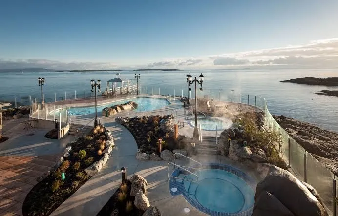 Oak Bay Beach Hotel, Victoria exterior view