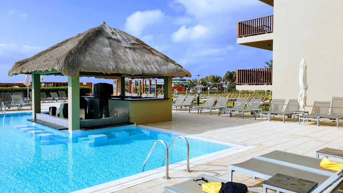Oasis Salinas Sea, Sal exterior view