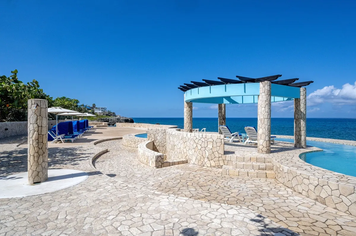 Ocean Cliff Hotel Negril, Negril exterior view