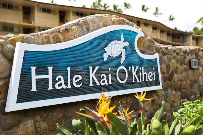 Oceanfront, Hale Kai O Kihei, incredible sunsets, King bed, AC, remodeled 2023, Maui exterior view
