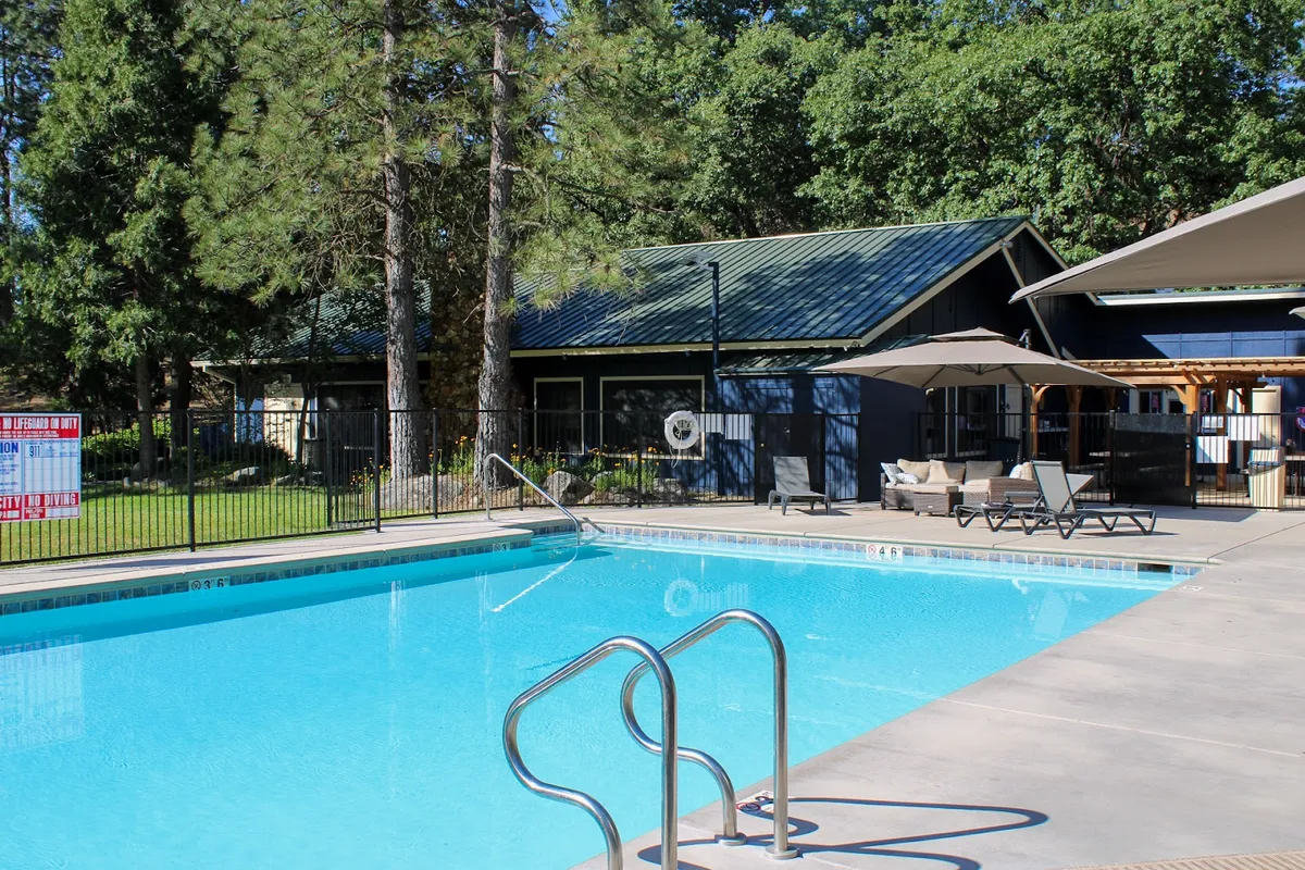 Outdoorsy Yosemite, Hopkins exterior view