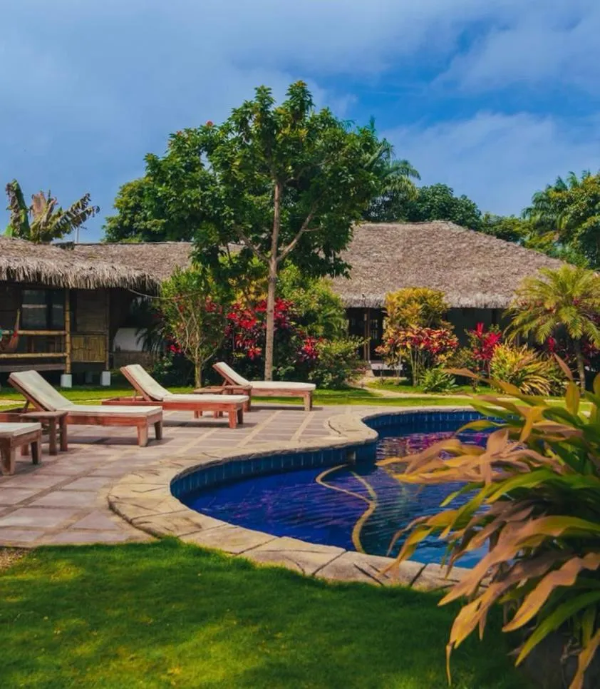 Palms Oasis Montañita, Montanita exterior view