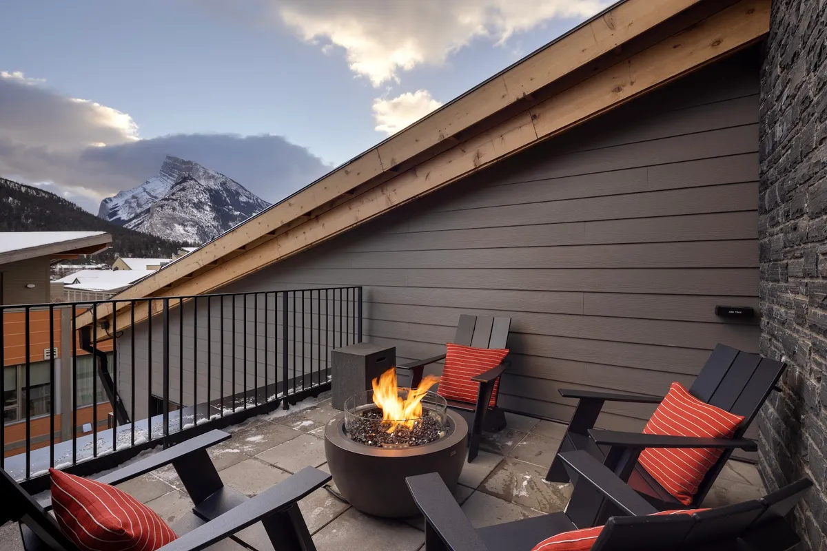 Peaks Hotel & Suites, Banff exterior view
