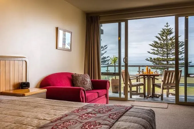 Pebble Beach Motor Inn, Napier exterior view