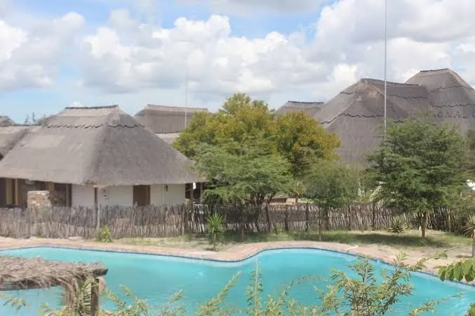 Pelican Lodge and Camping - Deluxe Double Room, Nata exterior view