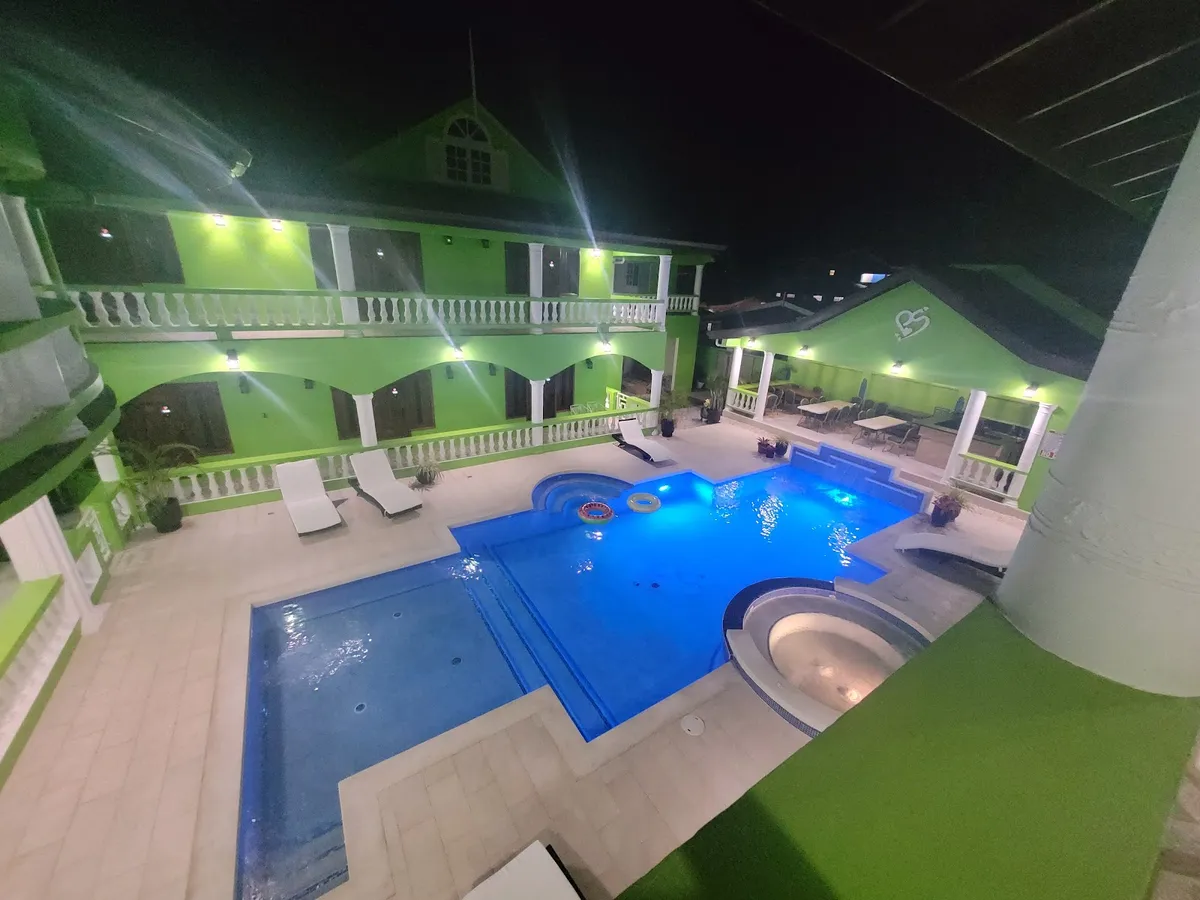 PeSheres Inn & Spa, Crown Point exterior view