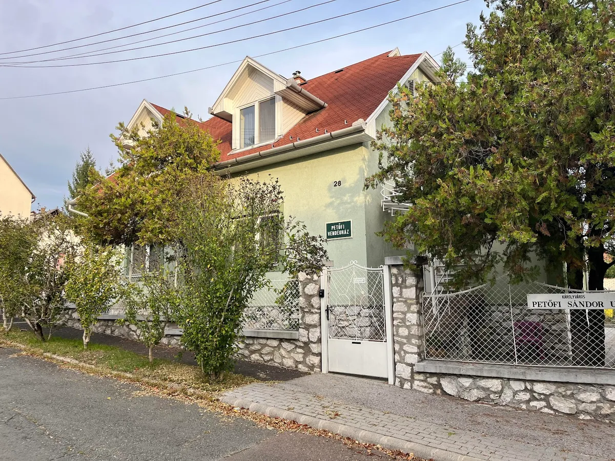Petofi Vendeghaz, Eger exterior view