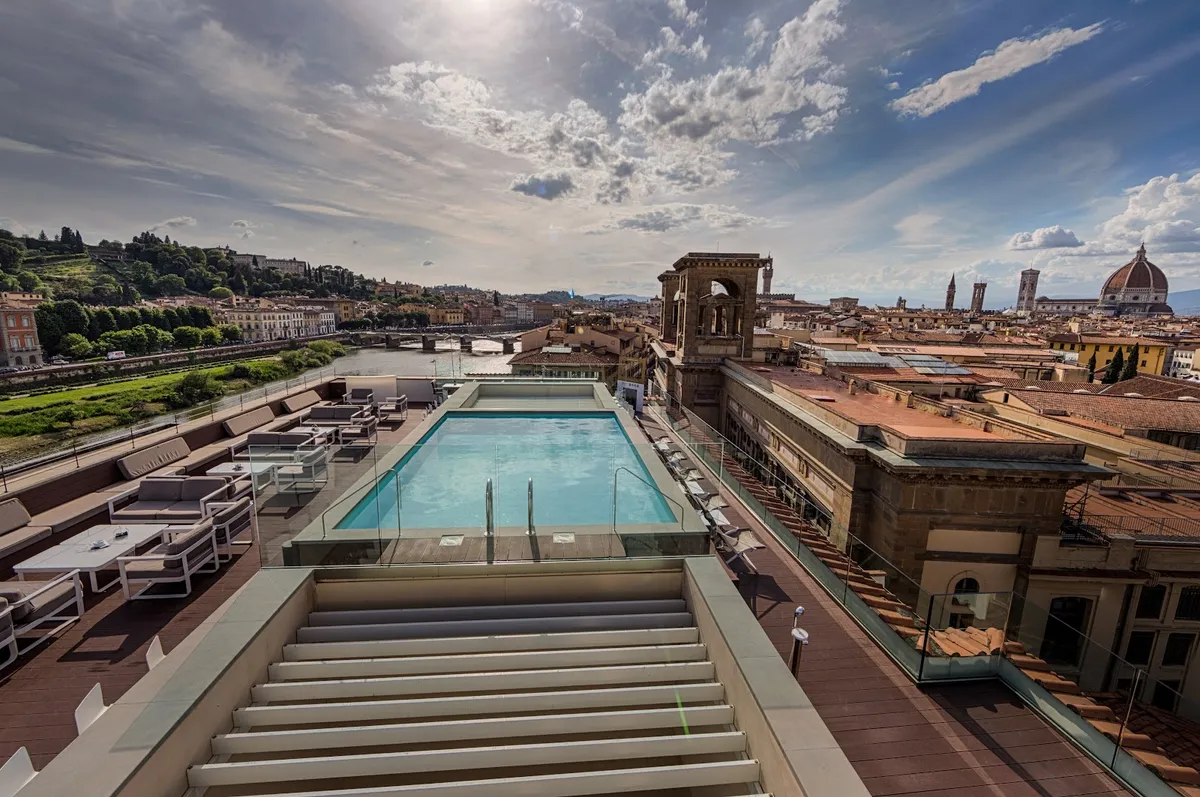 Plaza Hotel Lucchesi, Florence exterior view