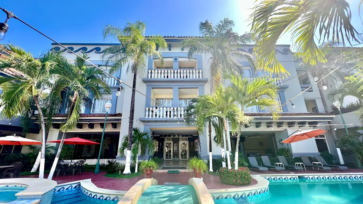 Quinta Real Hotel, La Ceiba exterior view