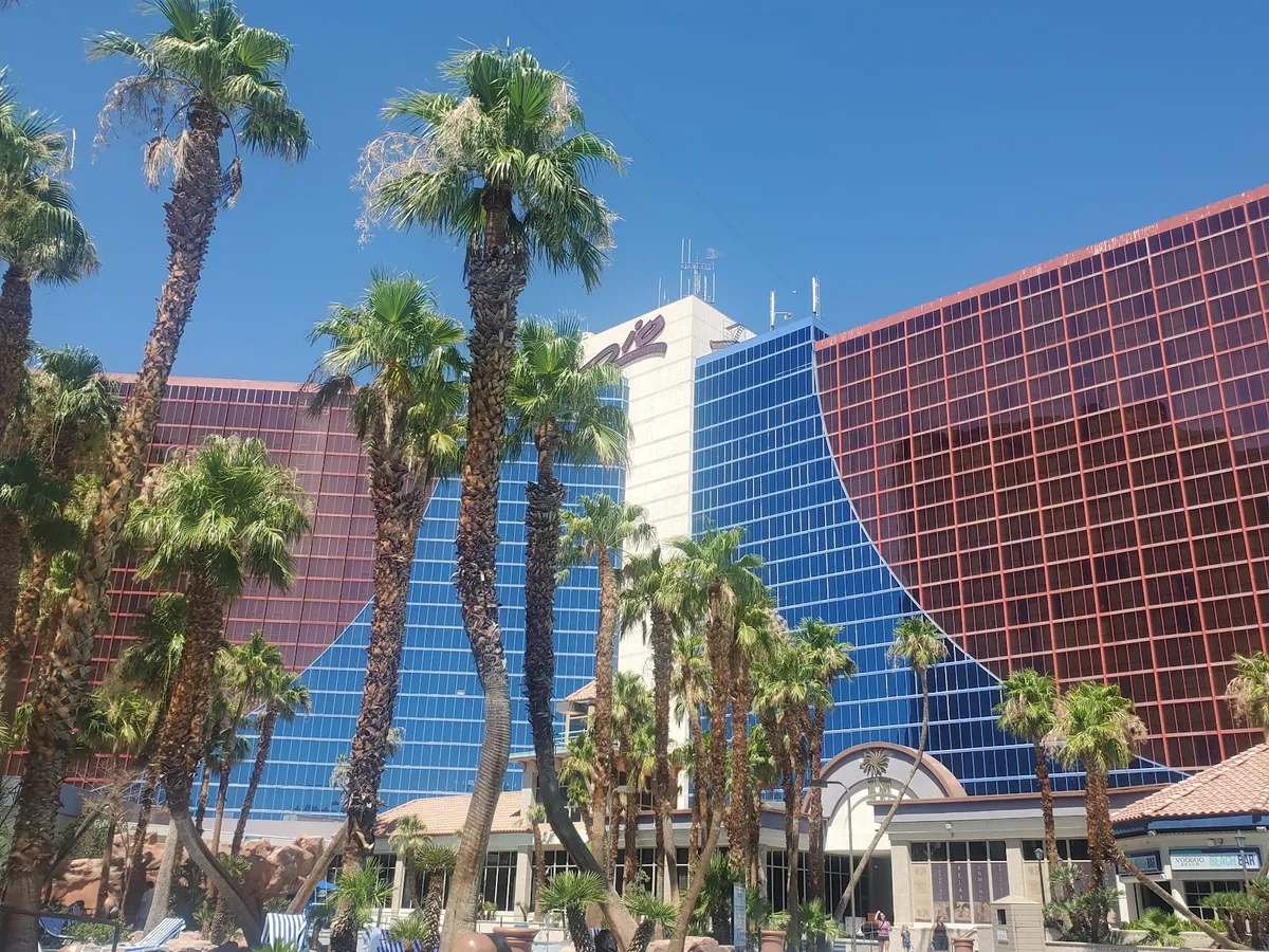 Rio Hotel & Casino, Labe exterior view