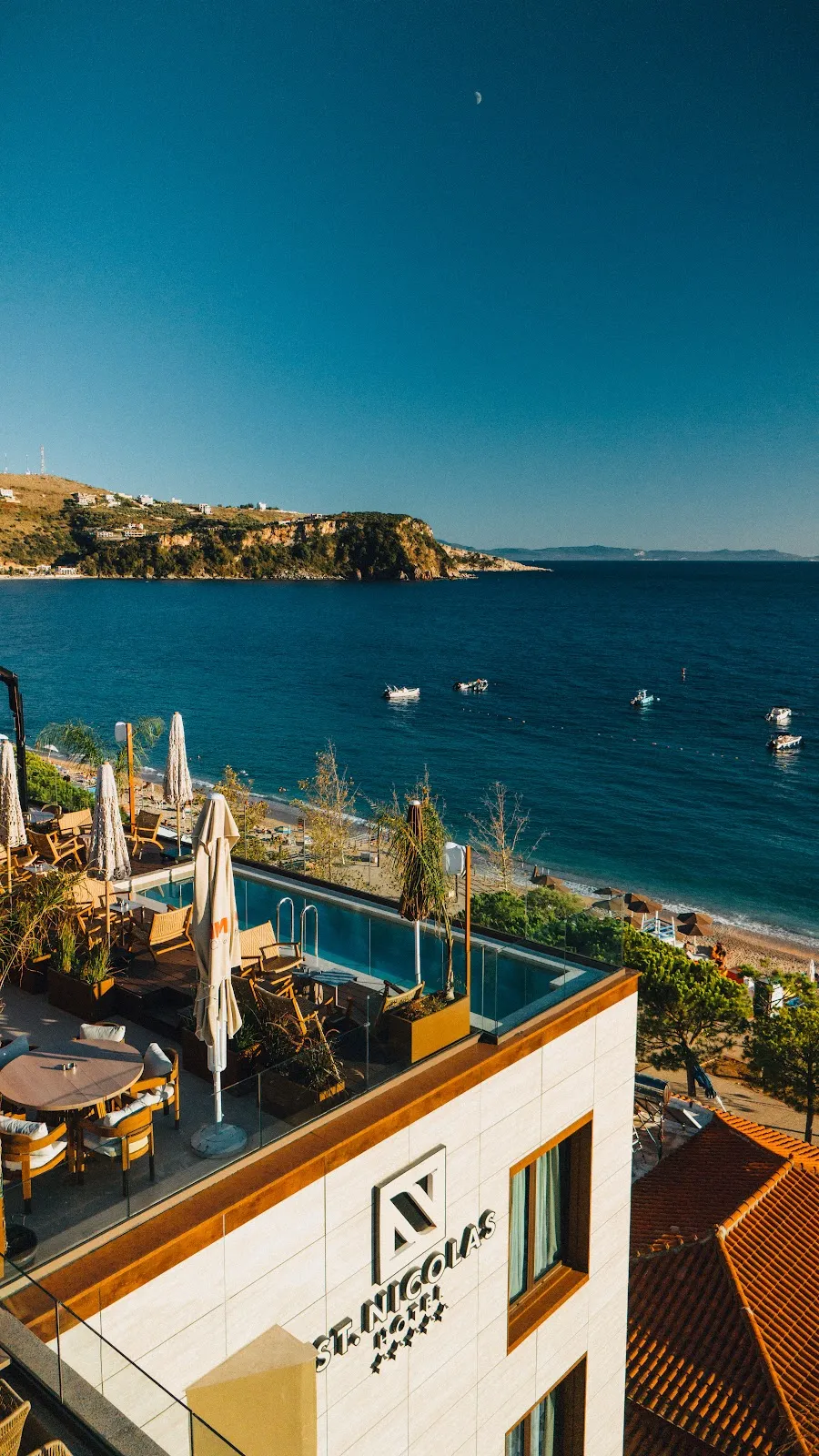 Saint Nicolas Hotel, Himara exterior view